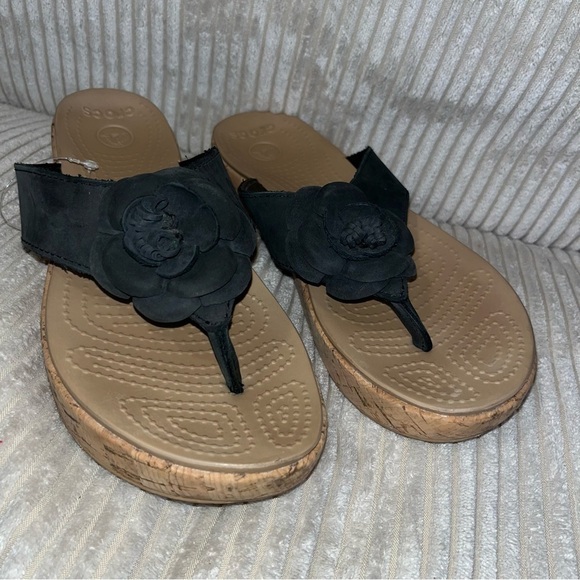 Crocs Leigh Flower Leather Flip Flop Sandal Cork Platform Wedge Black 10 - Picture 1 of 5